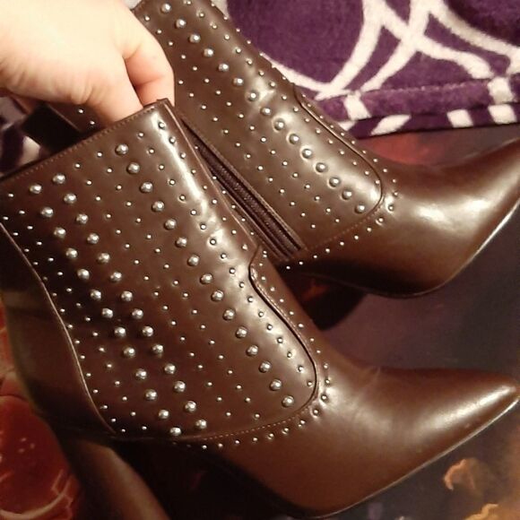 BCBGENERATION brown heel boots, size 8B - Picture 5 of 9